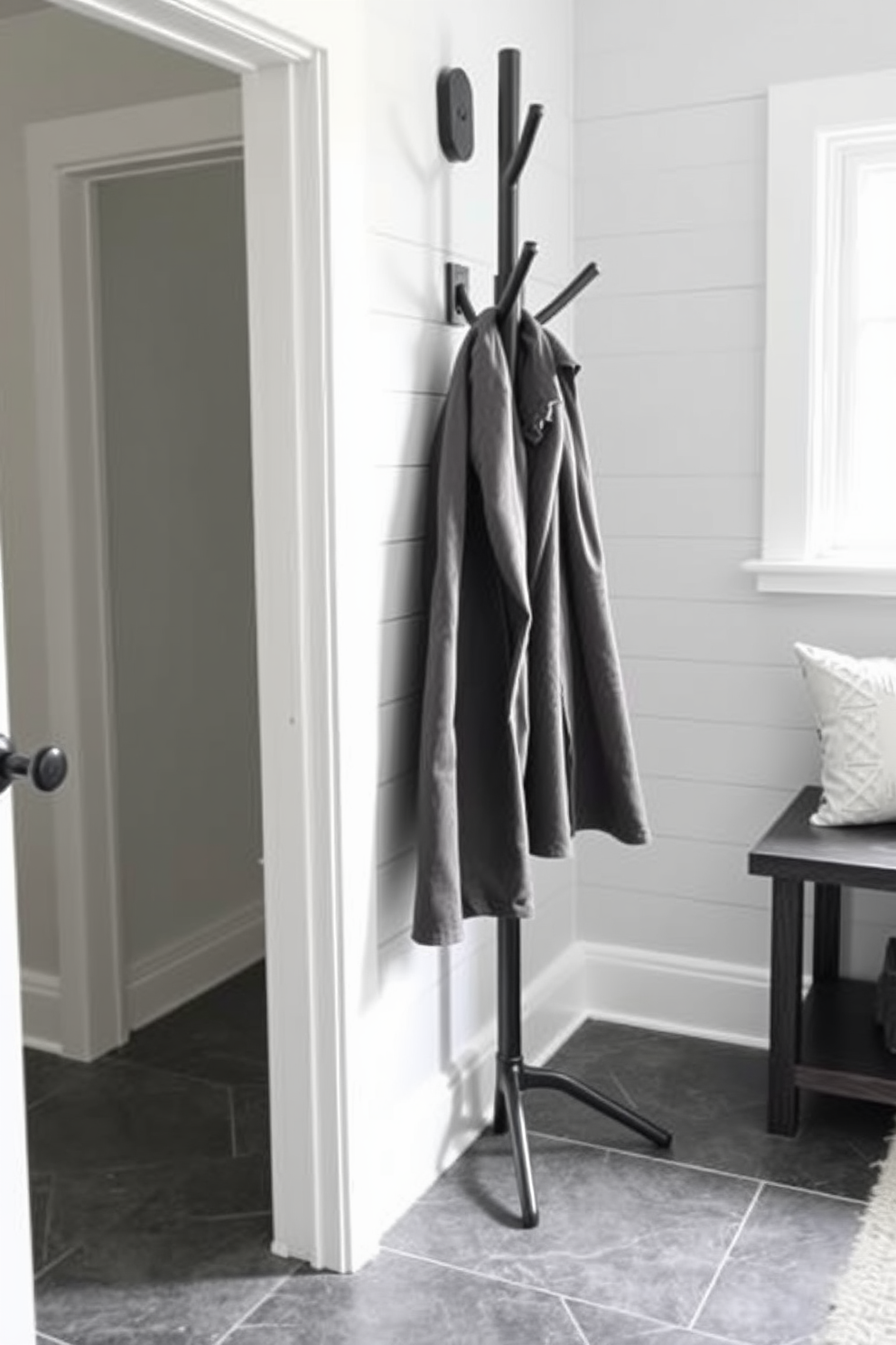 Black Mudroom Design Ideas 11