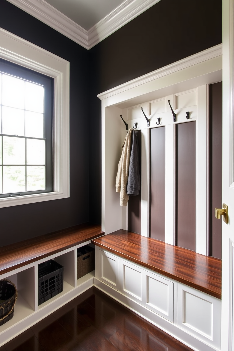 Black Mudroom Design Ideas 14