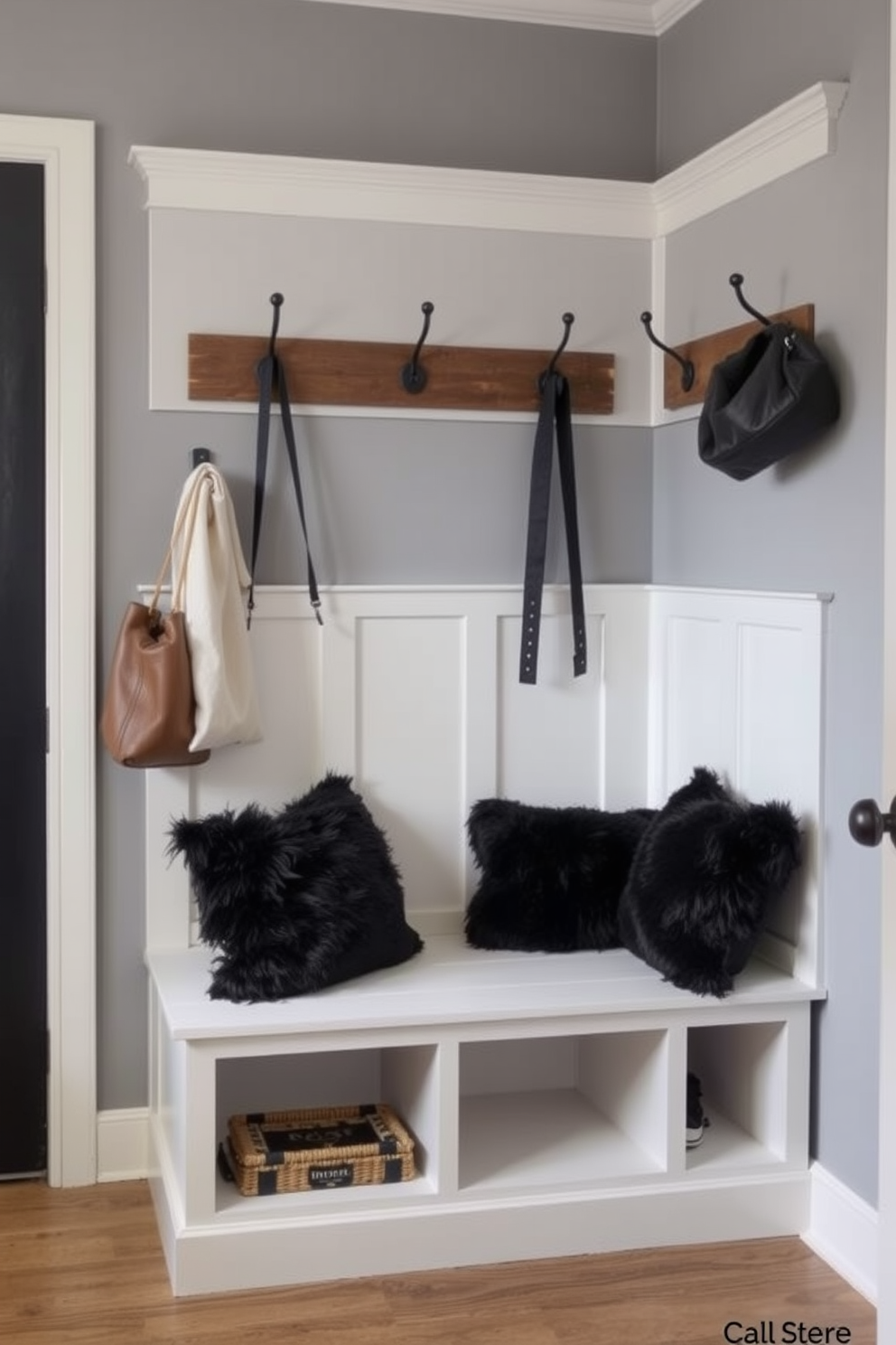 Black Mudroom Design Ideas 5