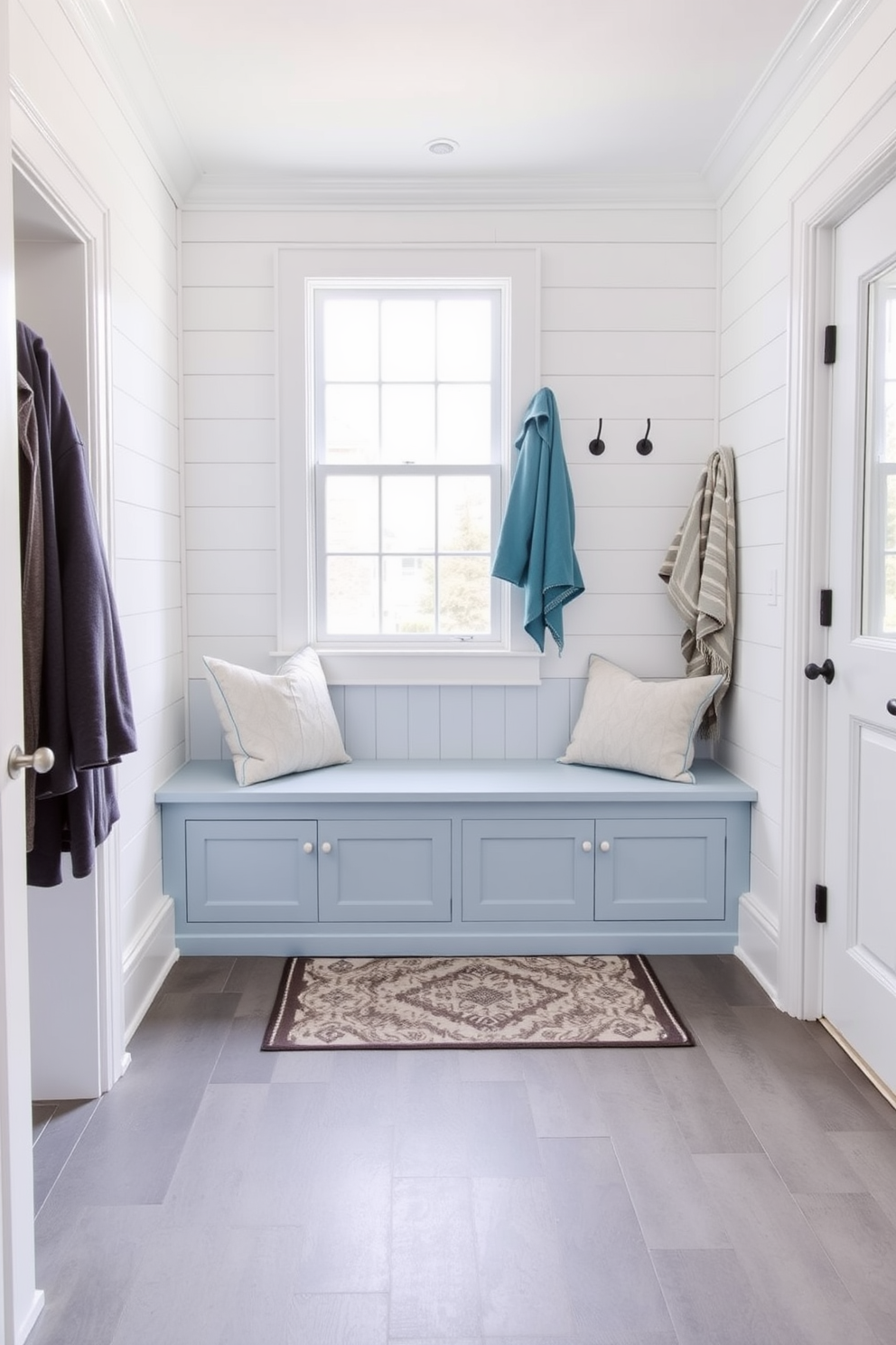 Blue Mudroom Design Ideas 3