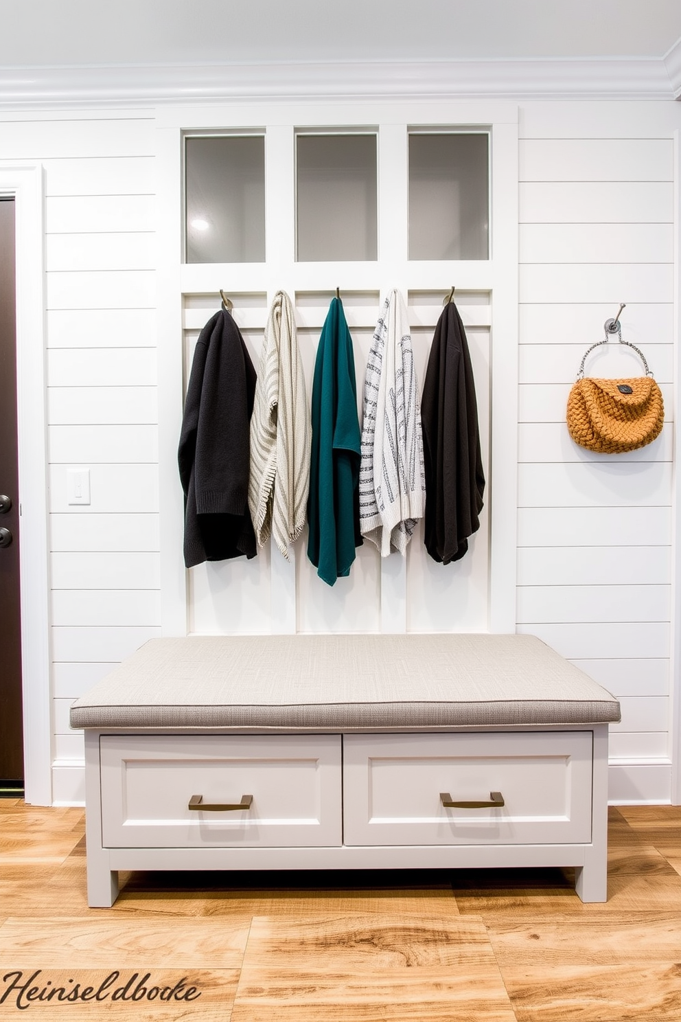 Contemporary Mudroom Design Ideas 2