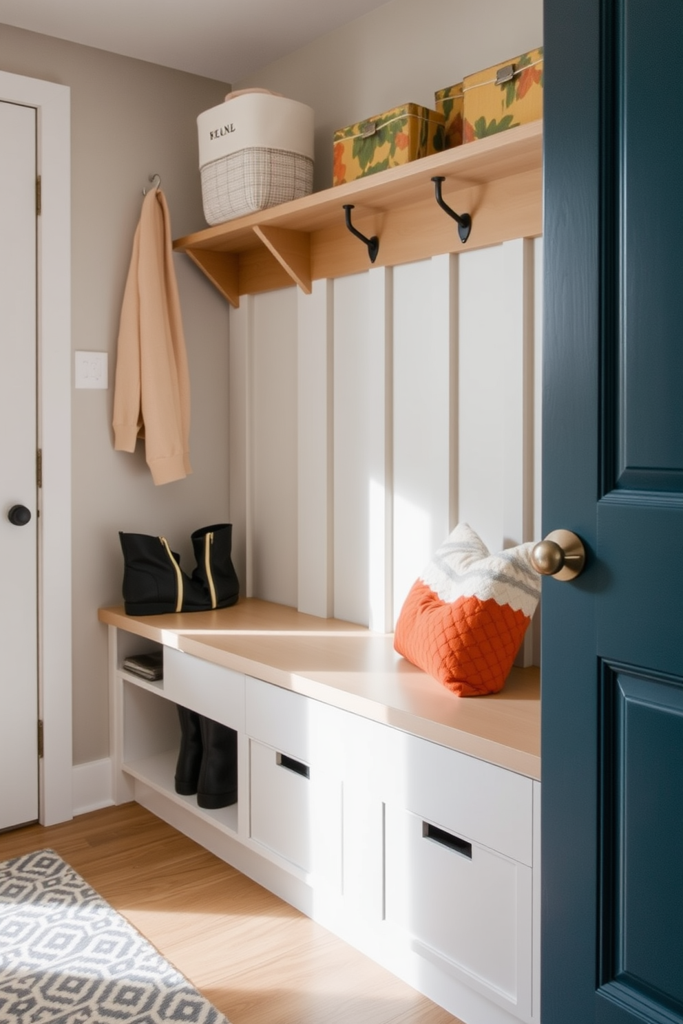 Contemporary Mudroom Design Ideas 7