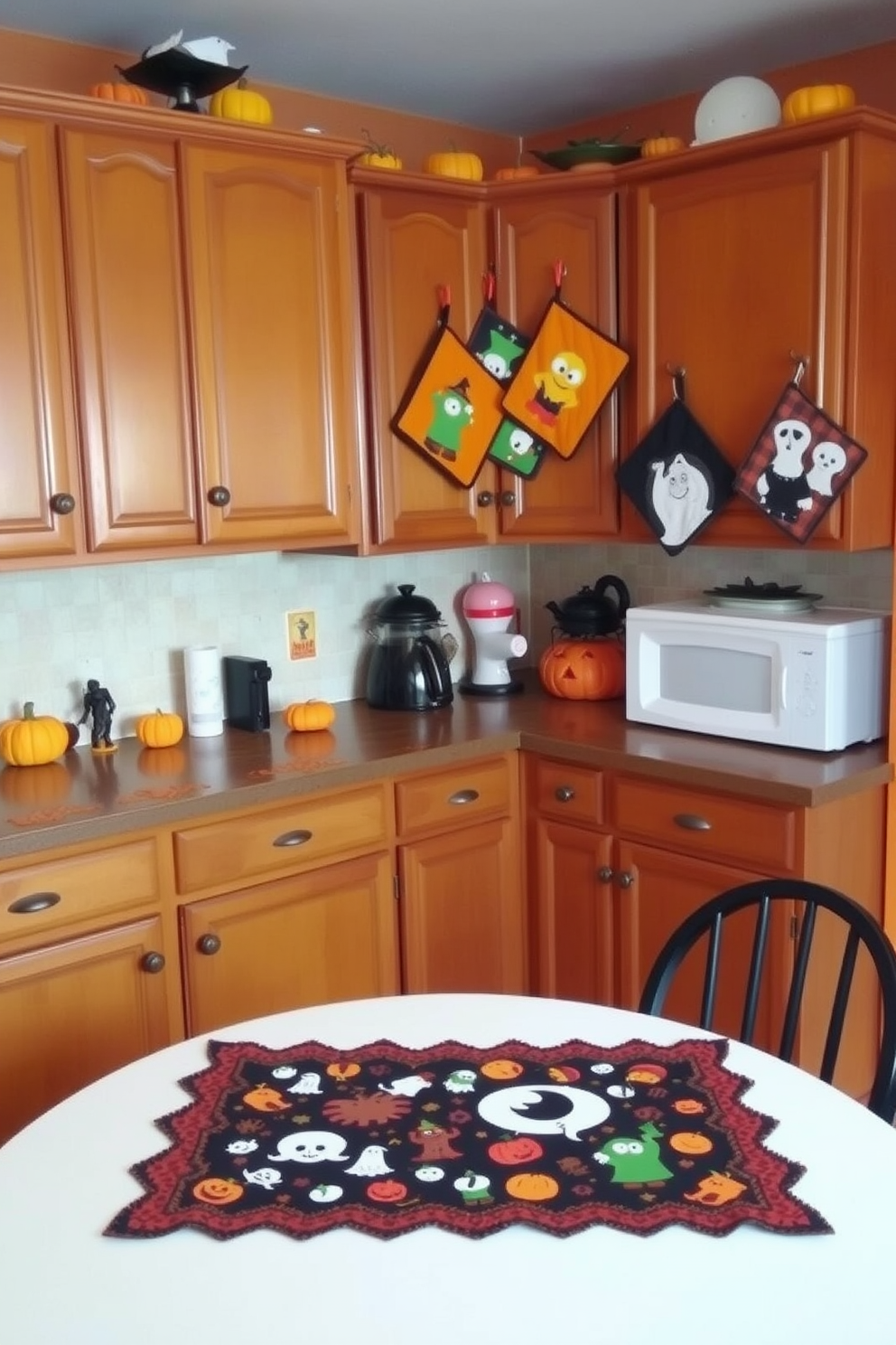 Halloween Kitchen Decorating Ideas 24