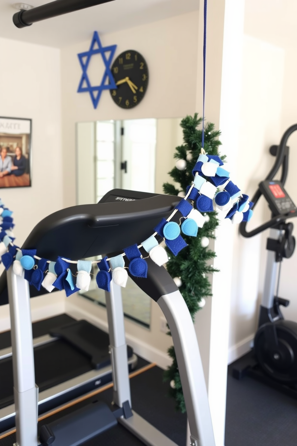 Home Gym Hanukkah Decorating Ideas 13