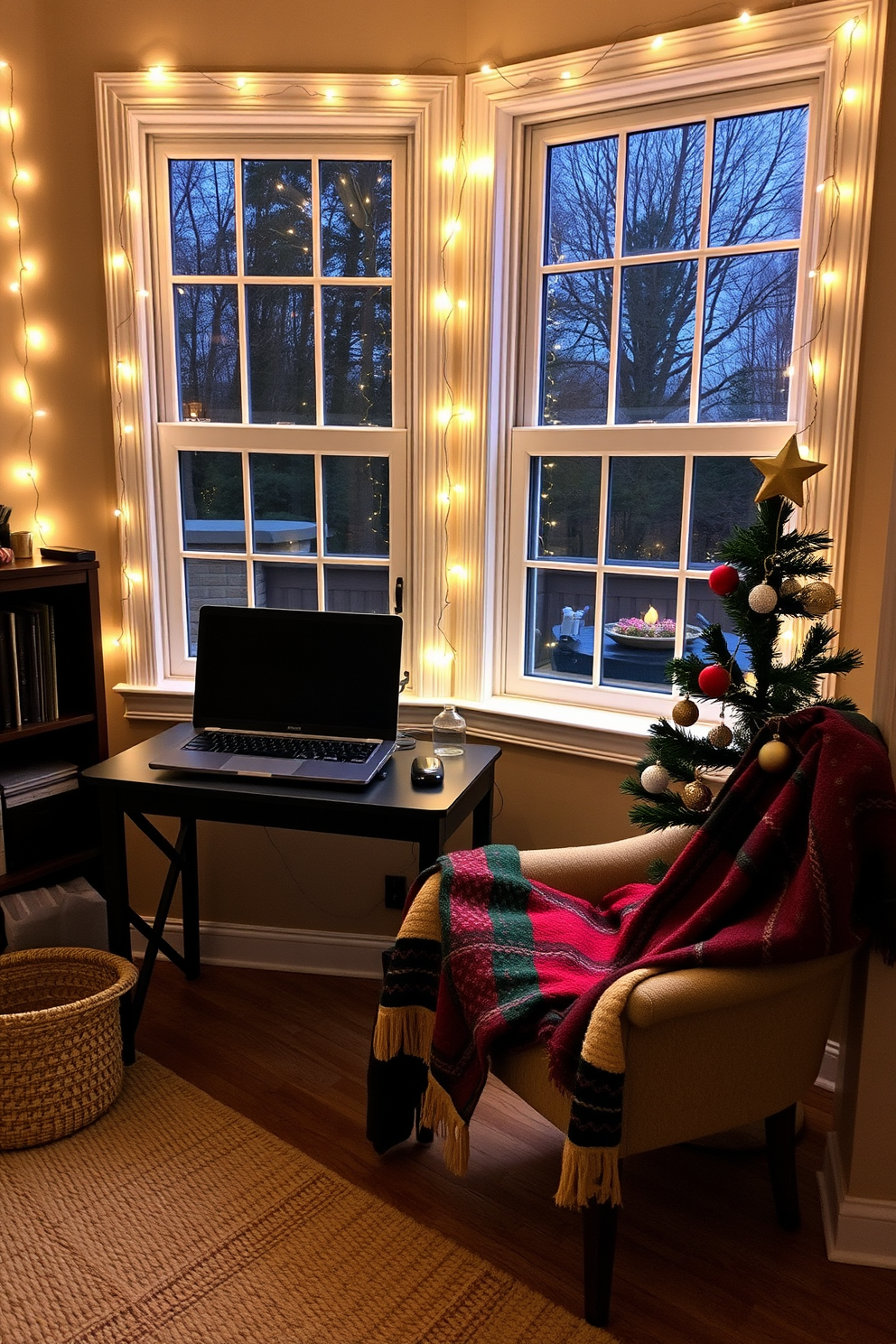 Home Office Christmas Decorating Ideas 3