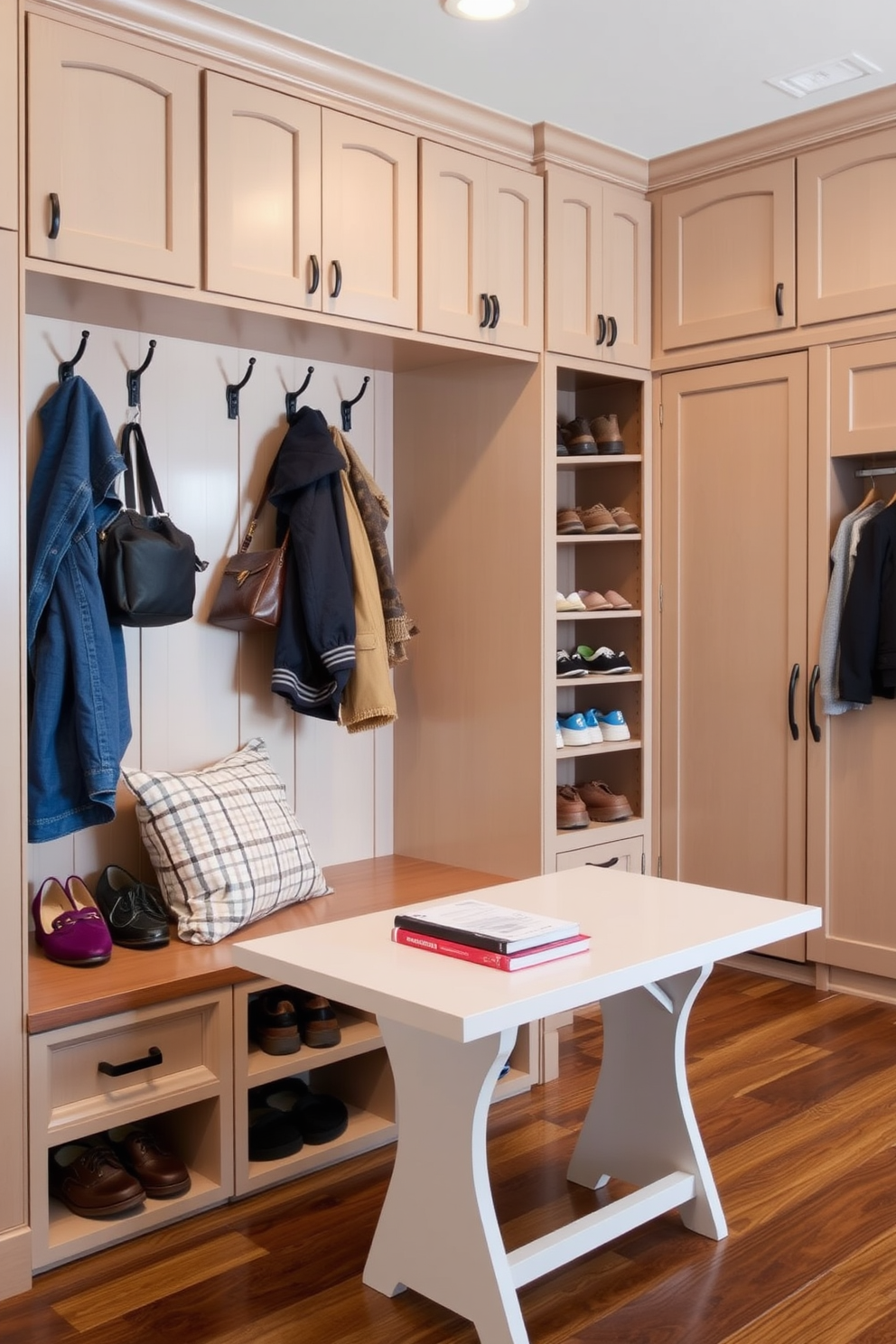 Large Mudroom Design Ideas 28