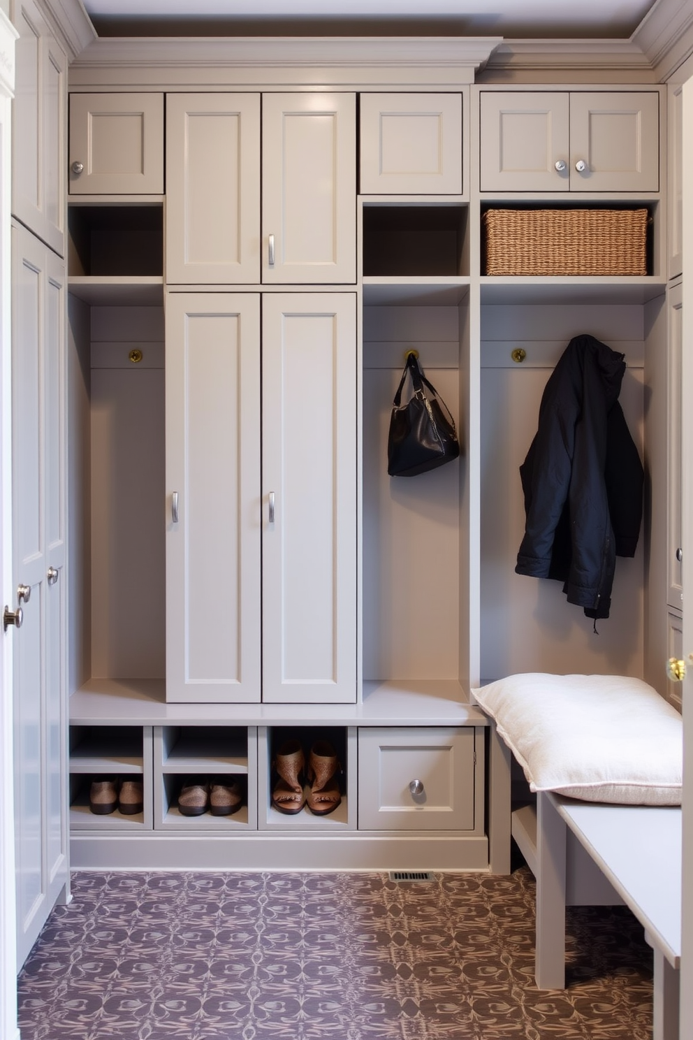 Large Mudroom Design Ideas 4