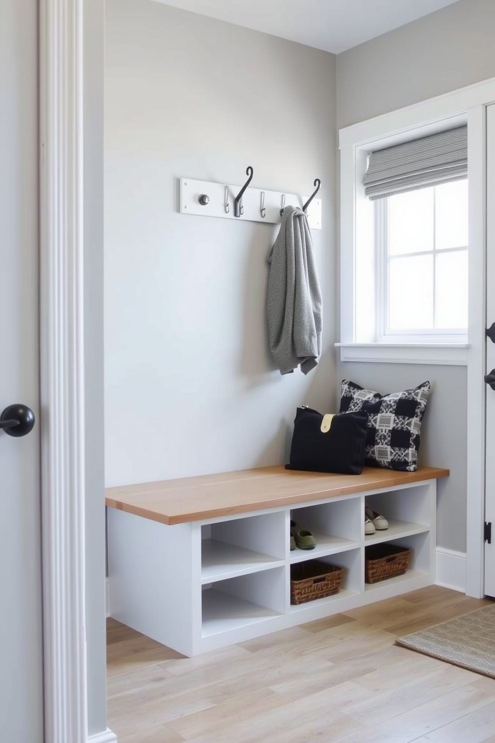 Small Mudroom Design Ideas 1