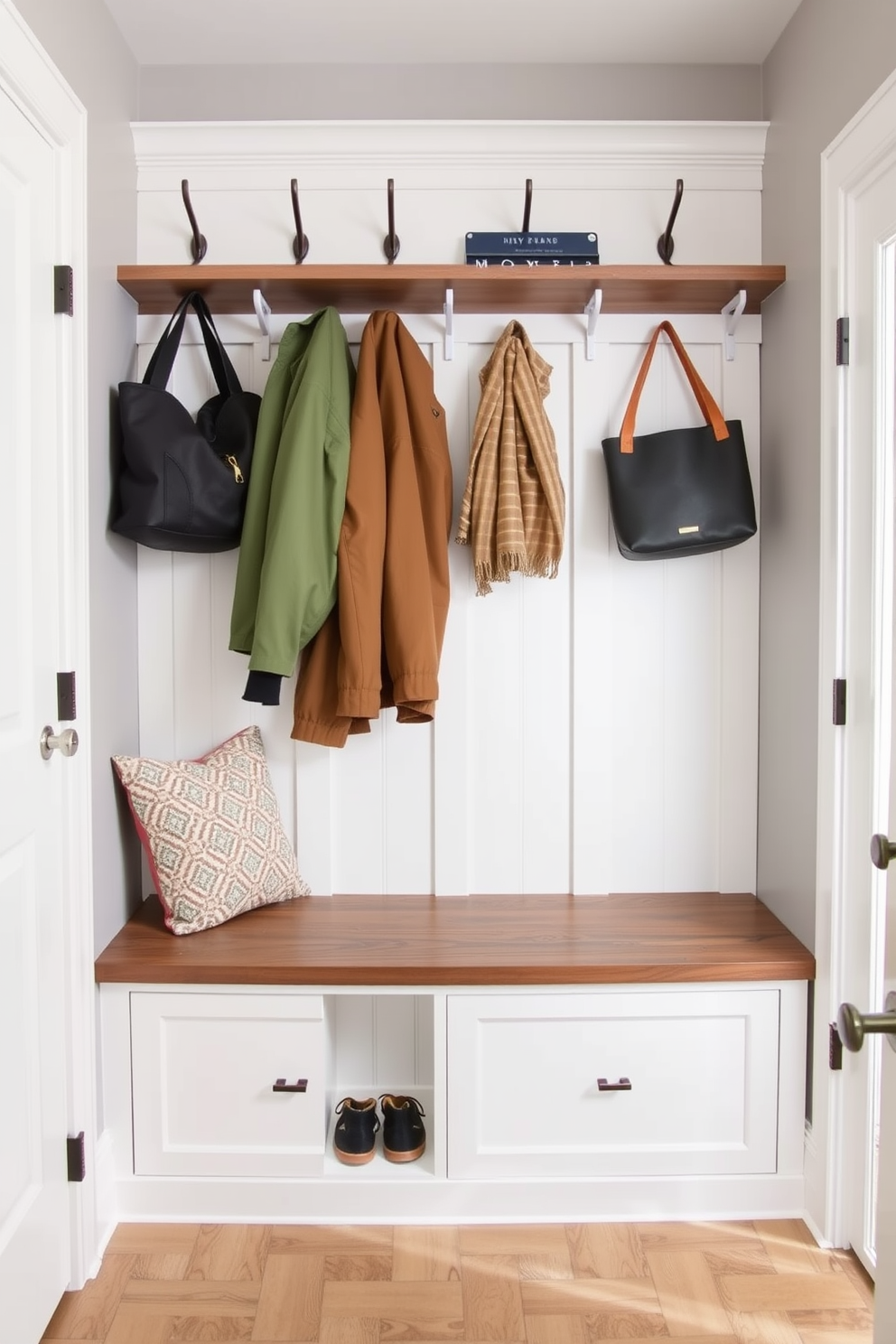 Small Mudroom Design Ideas 10