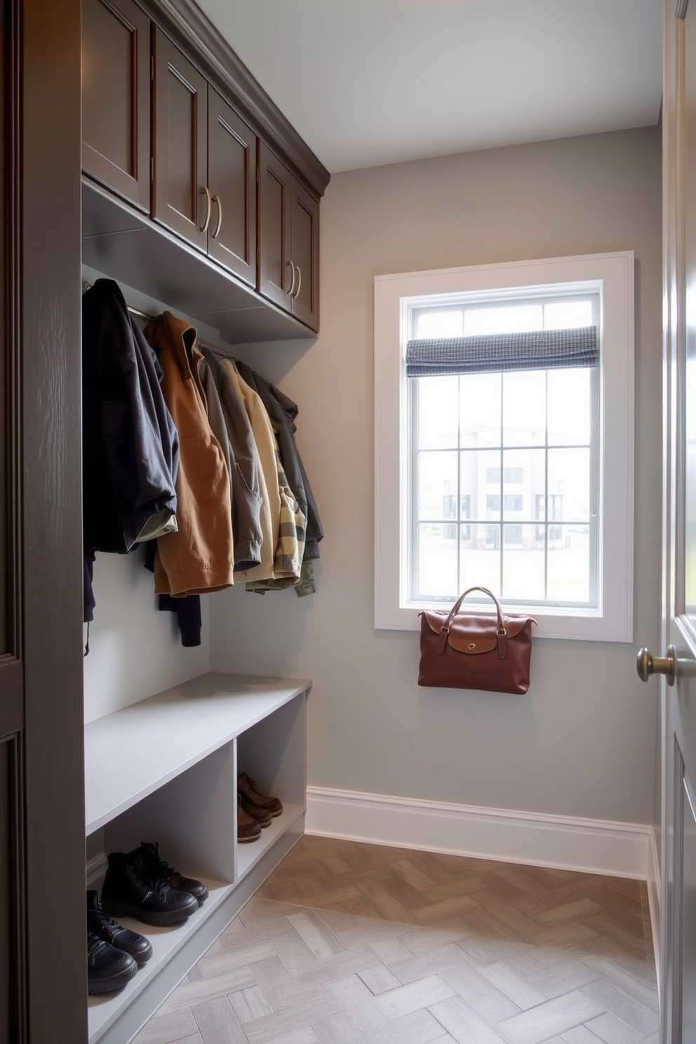 Small Mudroom Design Ideas 12