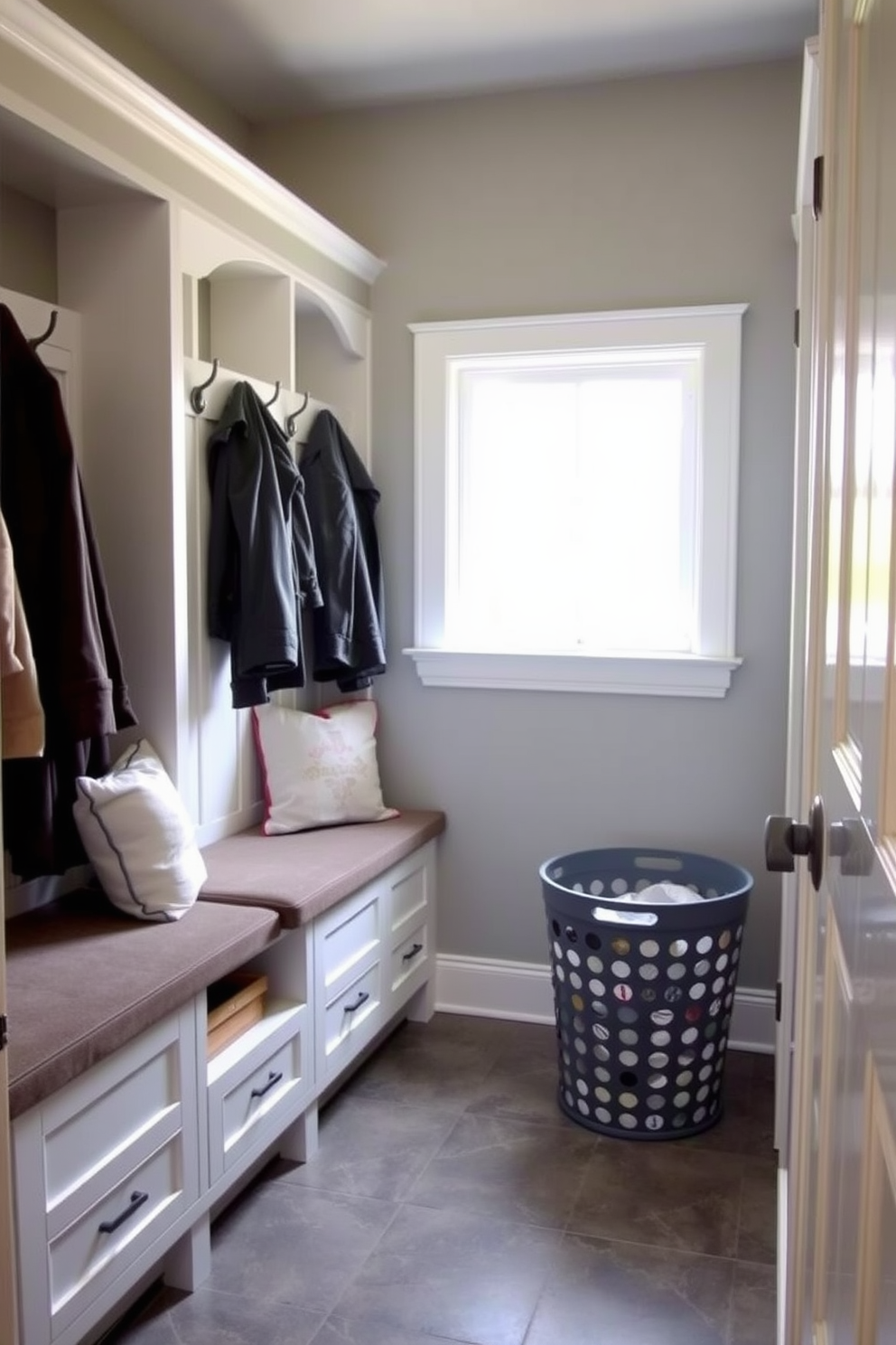 Small Mudroom Design Ideas 21