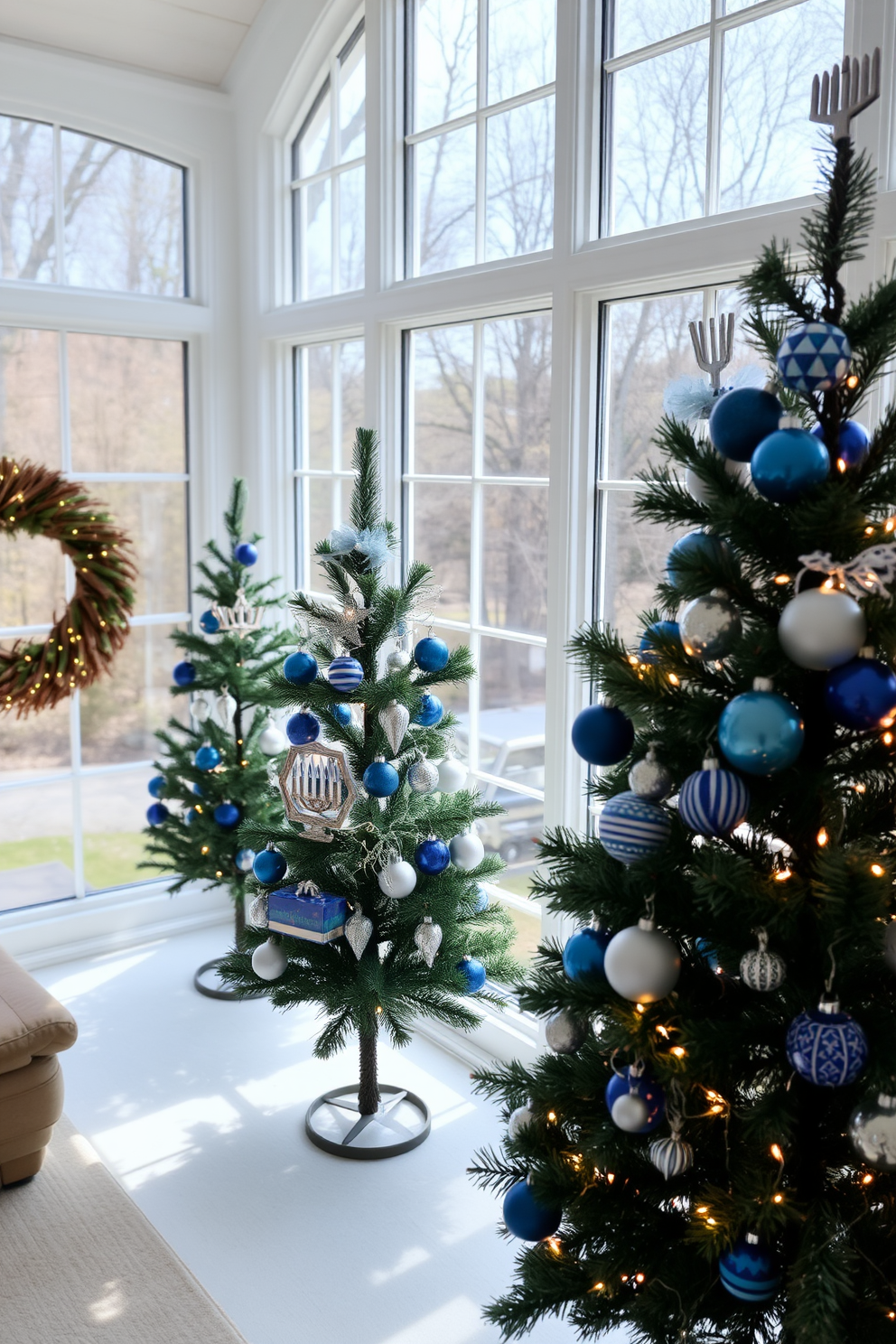 Sunroom Hanukkah Decorating Ideas 22